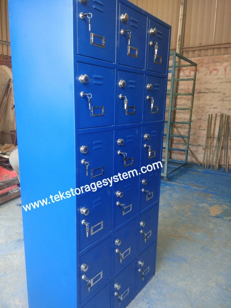 Machine Made Industrial Worker Locker With Inbuilt Lock