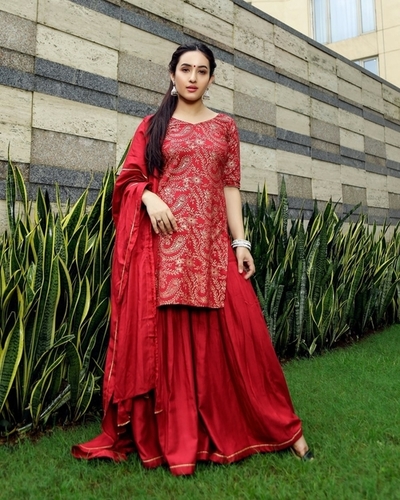 रेड पार्टी वियर कुर्ती