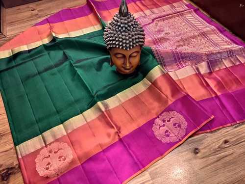 पिंक और ऑरेंज एज ग्रुप के साथ प्योर सिल्क डबल वार्प साइड बॉटल ग्रीन: कोई भी