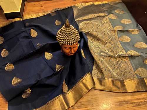 ग्रे एज ग्रुप के साथ सिल्क कॉटन साइड बुट्टा बॉटल ग्रीन: कोई भी