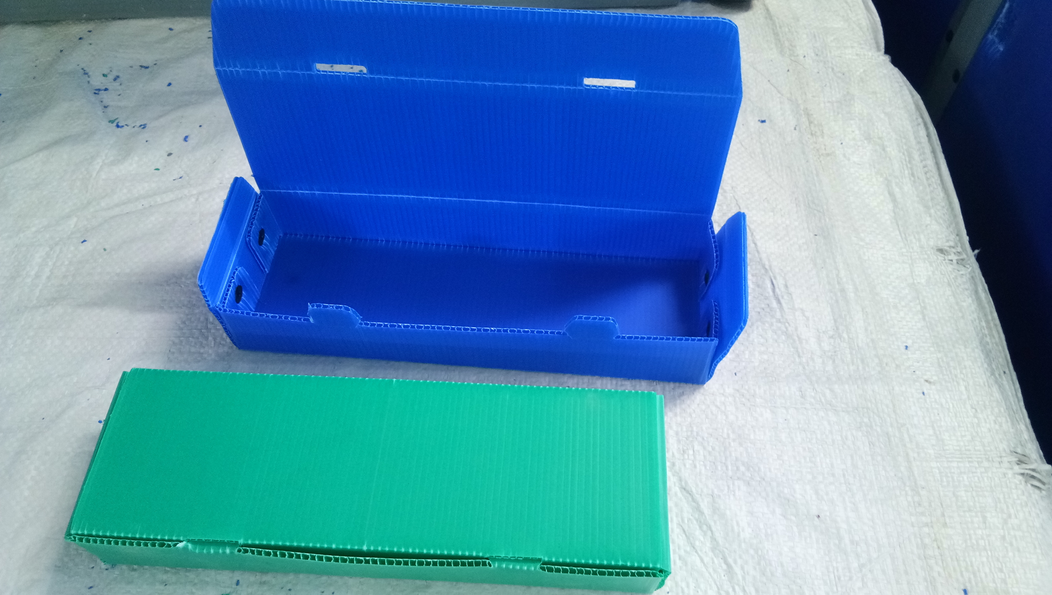 Pp Corrugated Tray - Heavy Duty Polypropylene, Custom Sizes With Soft Handles | High Strength-to-weight Ratio, 4-side Seal Packaging