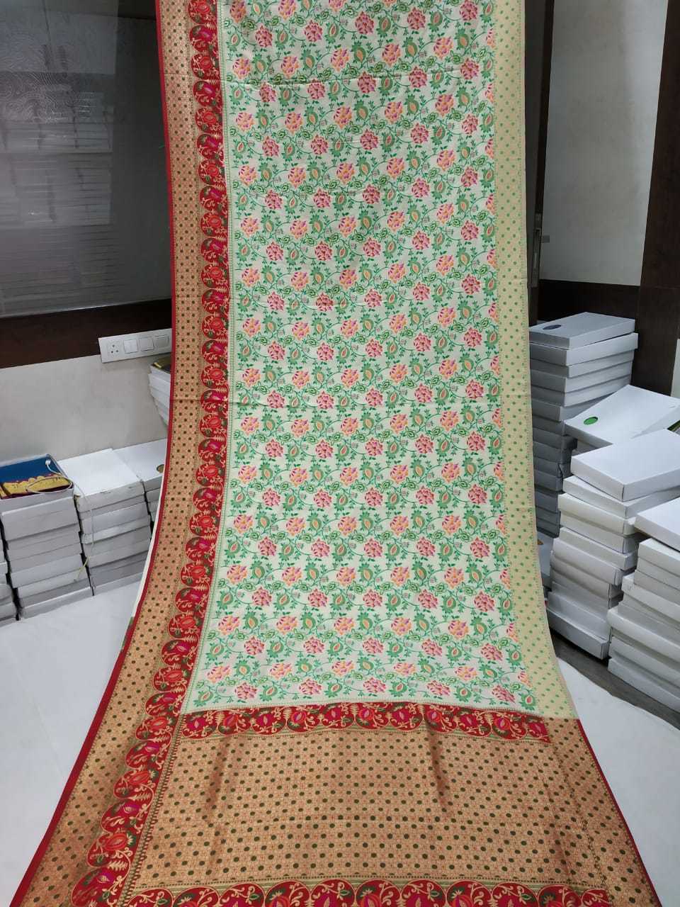 Banarasi Saree White With Red Age Group: Any