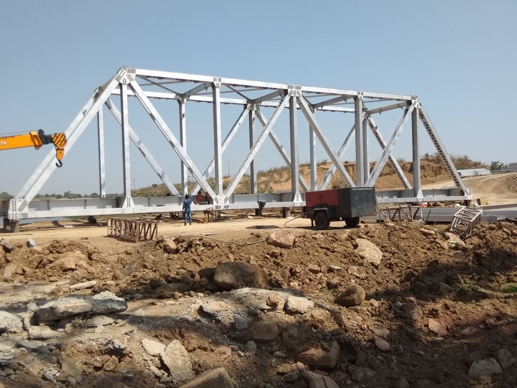 Erection Services - Steel Truss, Project Specific Load Capacity | Bridge Erection, Detailed Planning, High Quality, Safe Methods, Skilled Labor