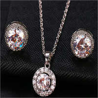 ओवल कट सिमुलेटेड डायमंड 925 स्टर्लिंग सिल्वर एनिवर्सरी सिल्वर पेंडेंट ज्वेलरी सेट