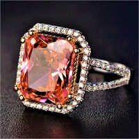 रेडिएंट कट पिंक सिम्यूलेटेड डायमंड हेलो एंगेजमेंट 925 स्टर्लिंग सिल्वर रिंग