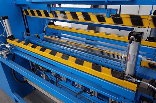 Fringe Twisting Machine