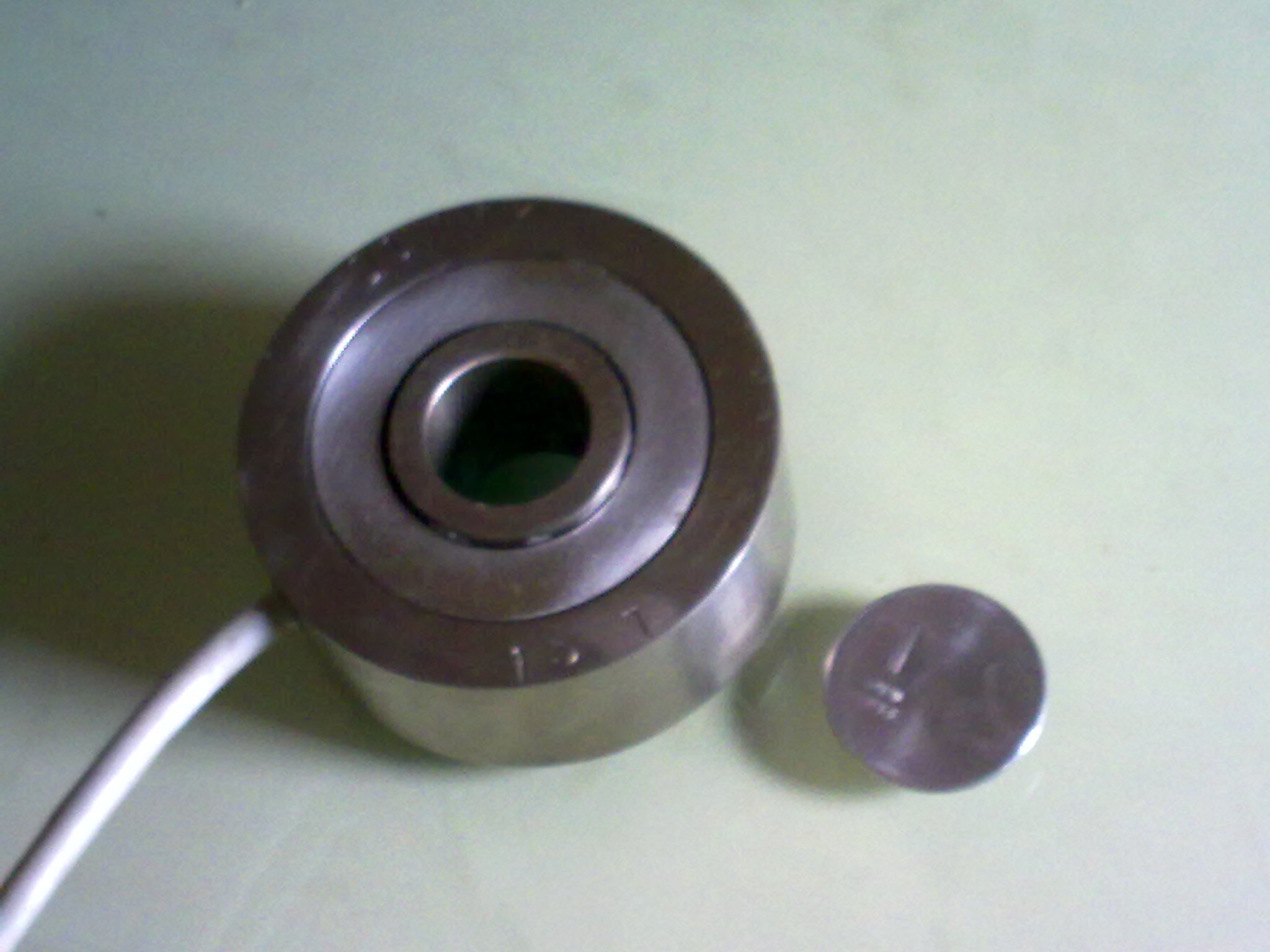 Compression Load Cell Accuracy: 0.01-0.5 %