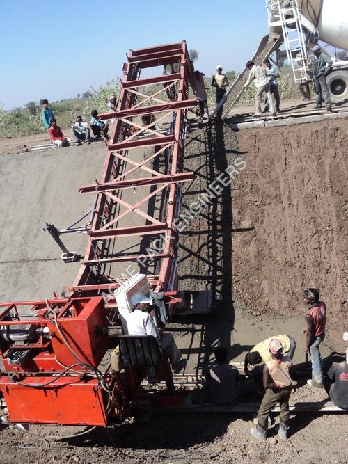 कंक्रीट पैवर मशीन