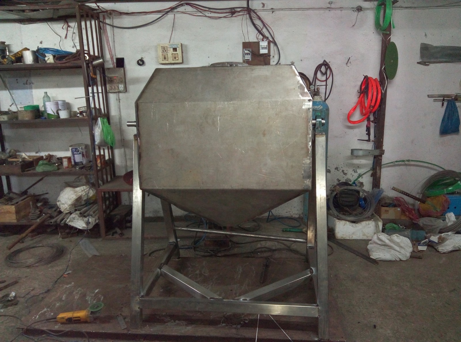 Pharmaceutical Blender - Capacity: 1000 Kg/hr
