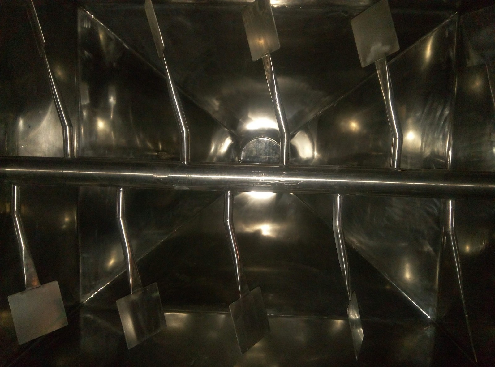 Pharmaceutical Blender - Capacity: 1000 Kg/hr