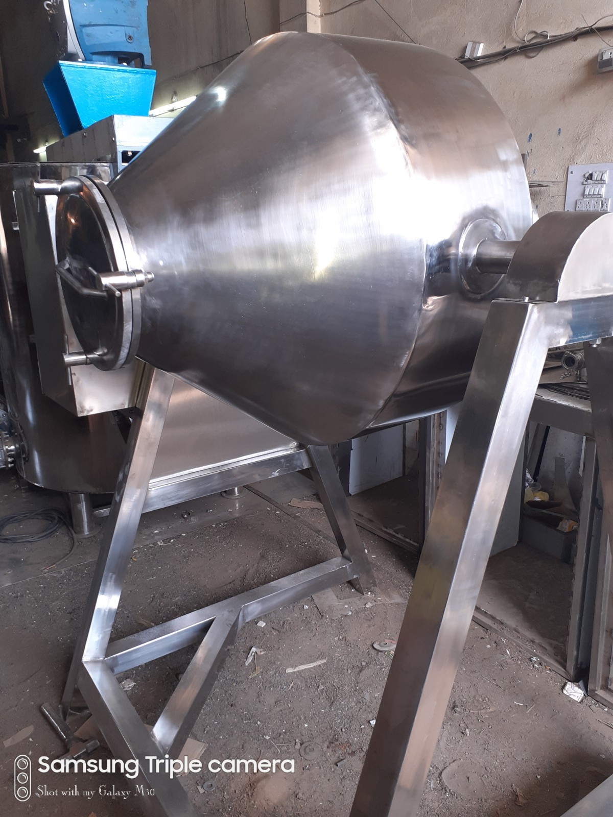 Double Cone Blender Machine - Capacity: 500 Kg Kg/hr