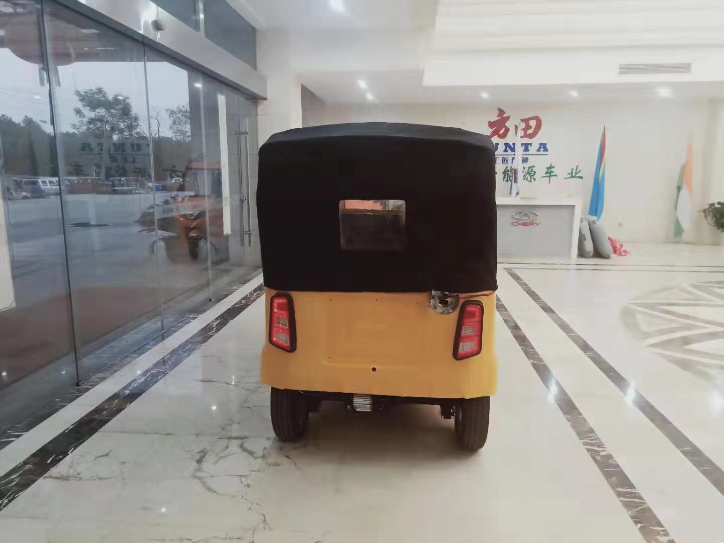 Rickshaw For Passenger - 2800x1300x1680mm, Black & Yellow | 5 Passenger Capacity, 50km/h Speed, 3kw Electric Motor, Waterproof Protection, 1-year Warranty