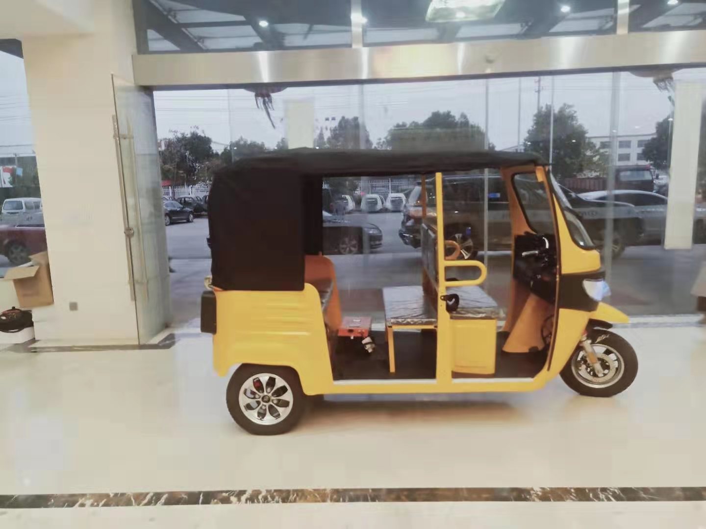 Rickshaw For Passenger - 2800x1300x1680mm, Black & Yellow | 5 Passenger Capacity, 50km/h Speed, 3kw Electric Motor, Waterproof Protection, 1-year Warranty