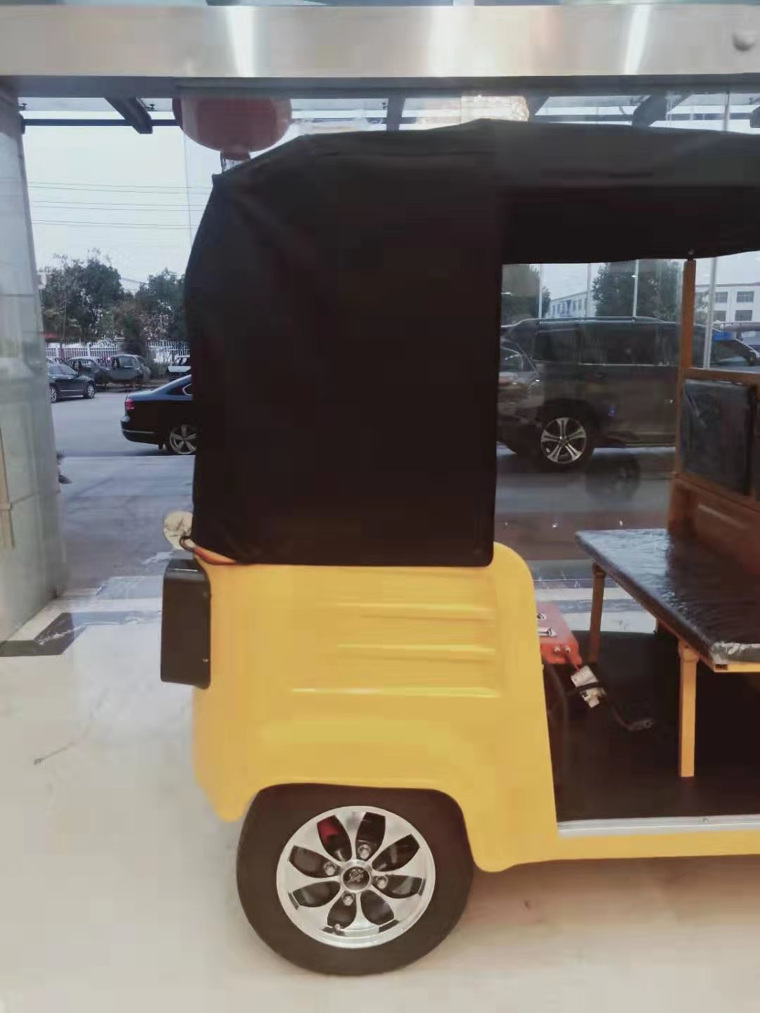 Rickshaw For Passenger - 2800x1300x1680mm, Black & Yellow | 5 Passenger Capacity, 50km/h Speed, 3kw Electric Motor, Waterproof Protection, 1-year Warranty