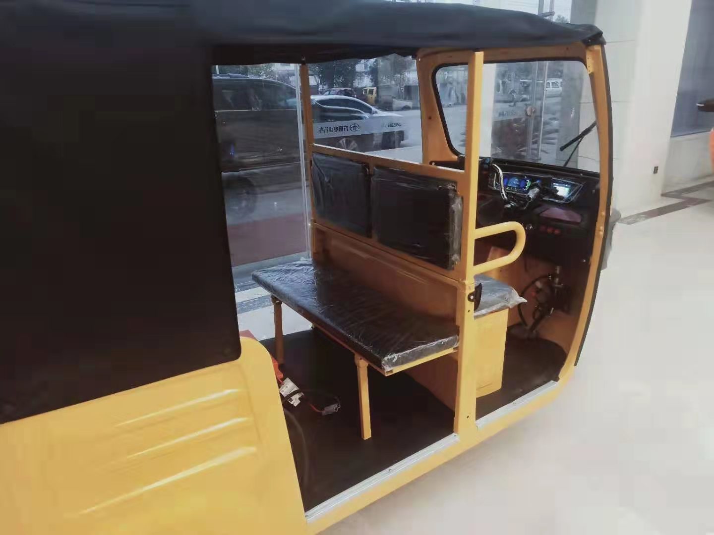Rickshaw For Passenger - 2800x1300x1680mm, Black & Yellow | 5 Passenger Capacity, 50km/h Speed, 3kw Electric Motor, Waterproof Protection, 1-year Warranty