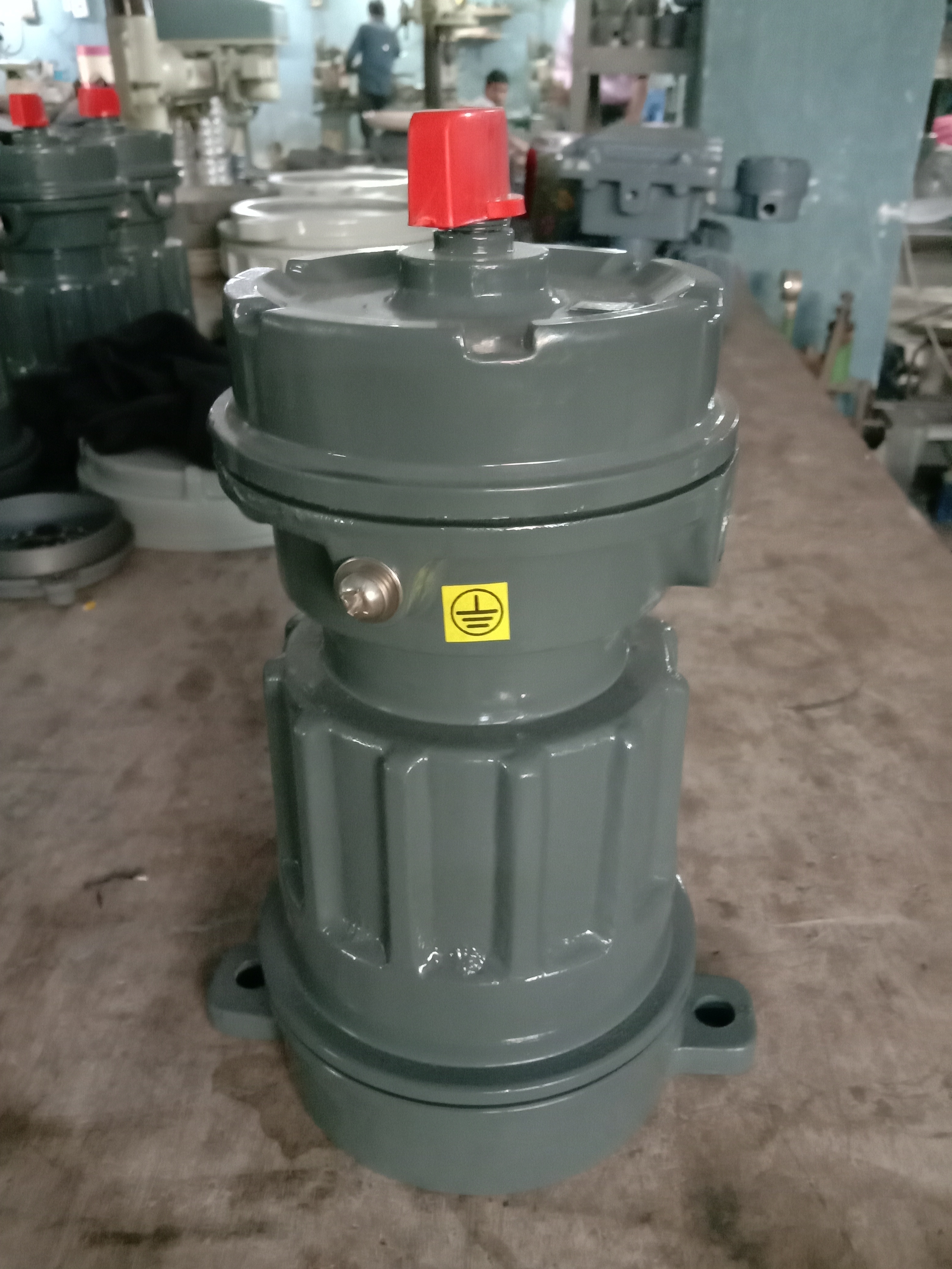 Flameproof Reactor Vessel Lamp Fitting Rated Voltage: 415 Volt (V)