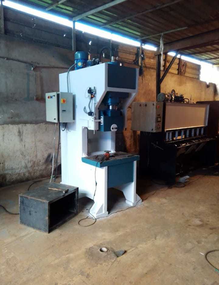 C Type Hydraulic Press Machine - 700-800 Kg Weight, 250 Cm Length, 2200 W Power | New Condition, Hydraulic Power Source, 440 V Voltage