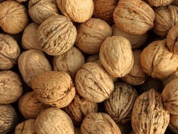 Dry Walnut - Grade-1, Manual Processing, 1 Kg, Regular And Small Sizes | Natural Sweet Taste, Rich In Carbohydrates, Proteins, And Fiber