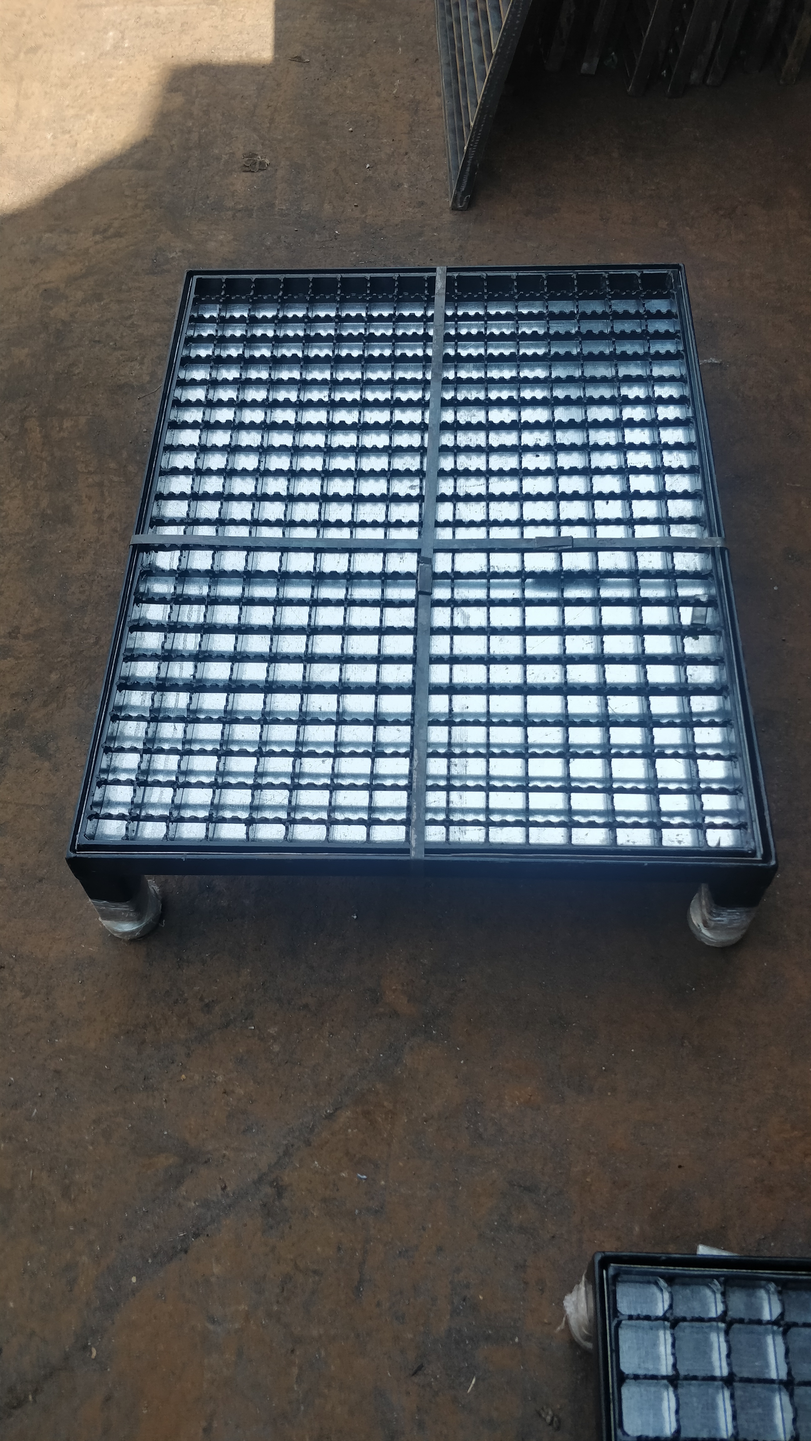 Black Antiskid Platform Gratings