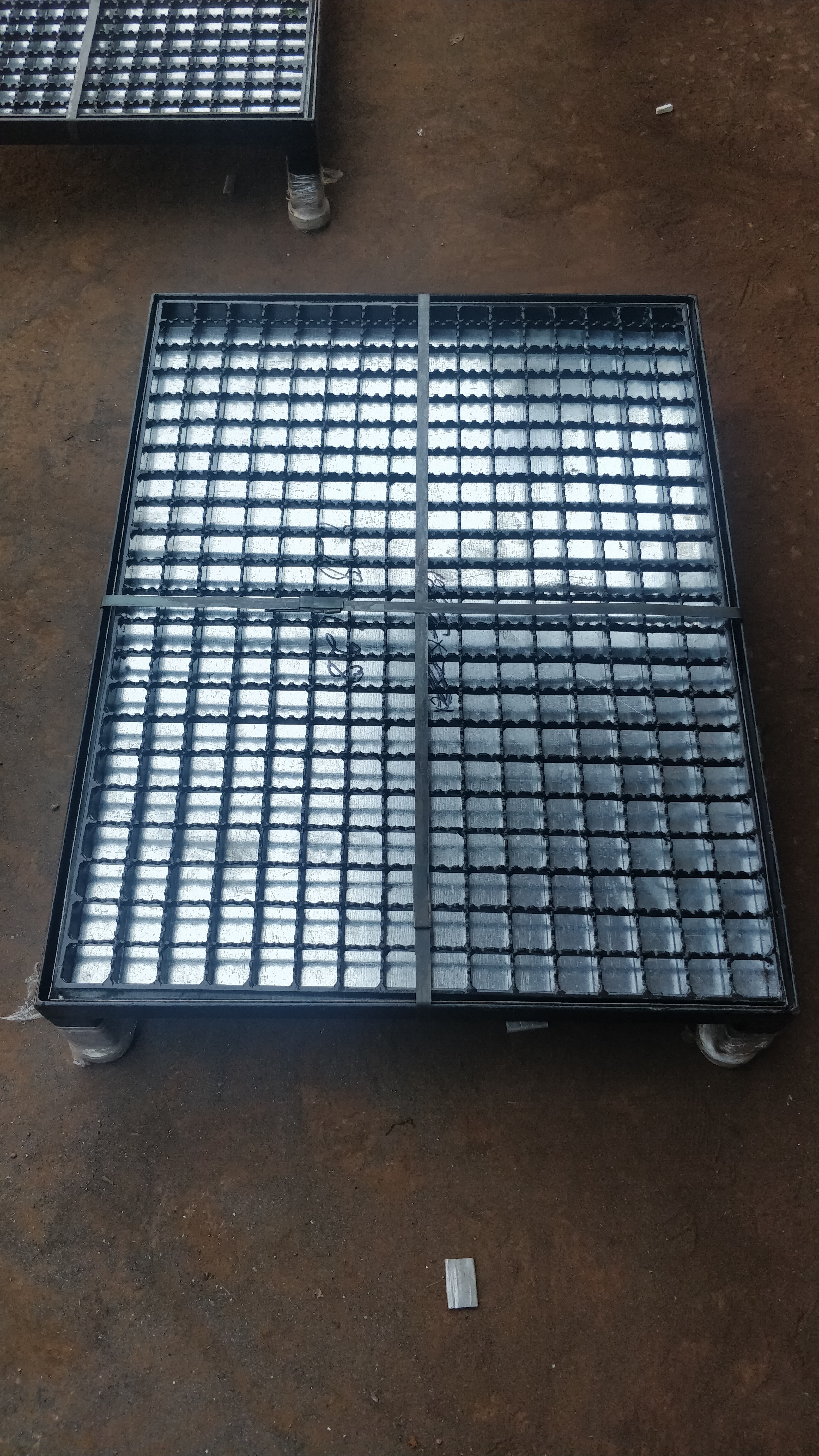 Black Antiskid Platform Gratings