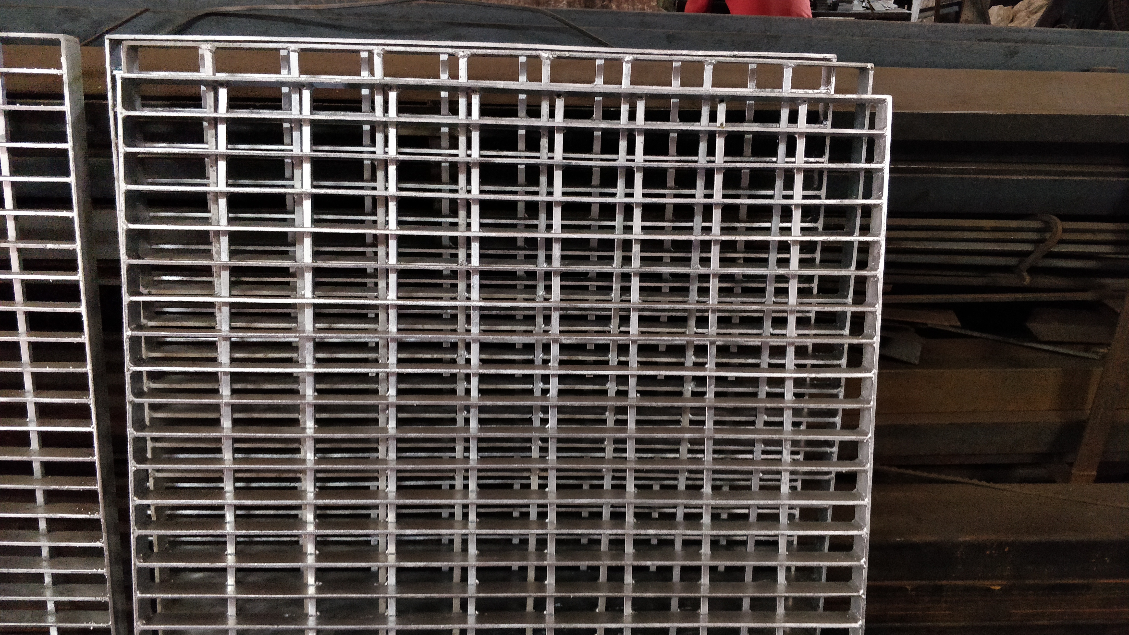 Stainless Steel Grating - Ss304/ss316 Material, Customized Sizes From 20mm To 50mm Height | Heavy Duty, Anti-slip Serrated Surface, Ideal For Food & Chemical Industries