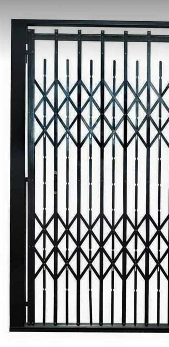 Elevator Collapsible Door - Steel, Customizable Dimensions | Powder Coated Finish, Manual/automatic Operation, 1 Year Warranty