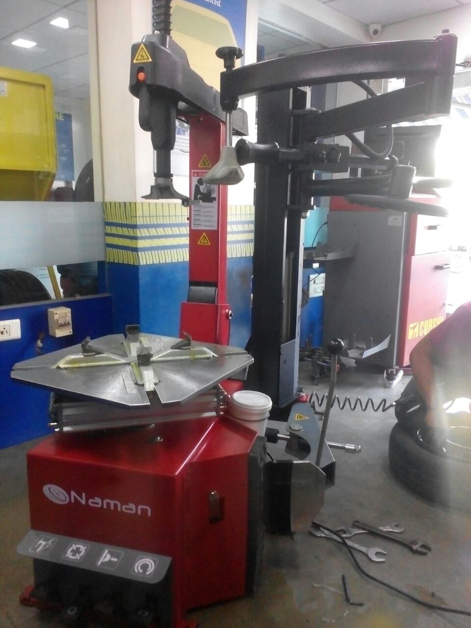 Electric Tyre Changer - Motor Power: 220 V