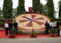 ब्लैक फ्लोरल क्लॉक