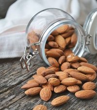 साबुत बादाम