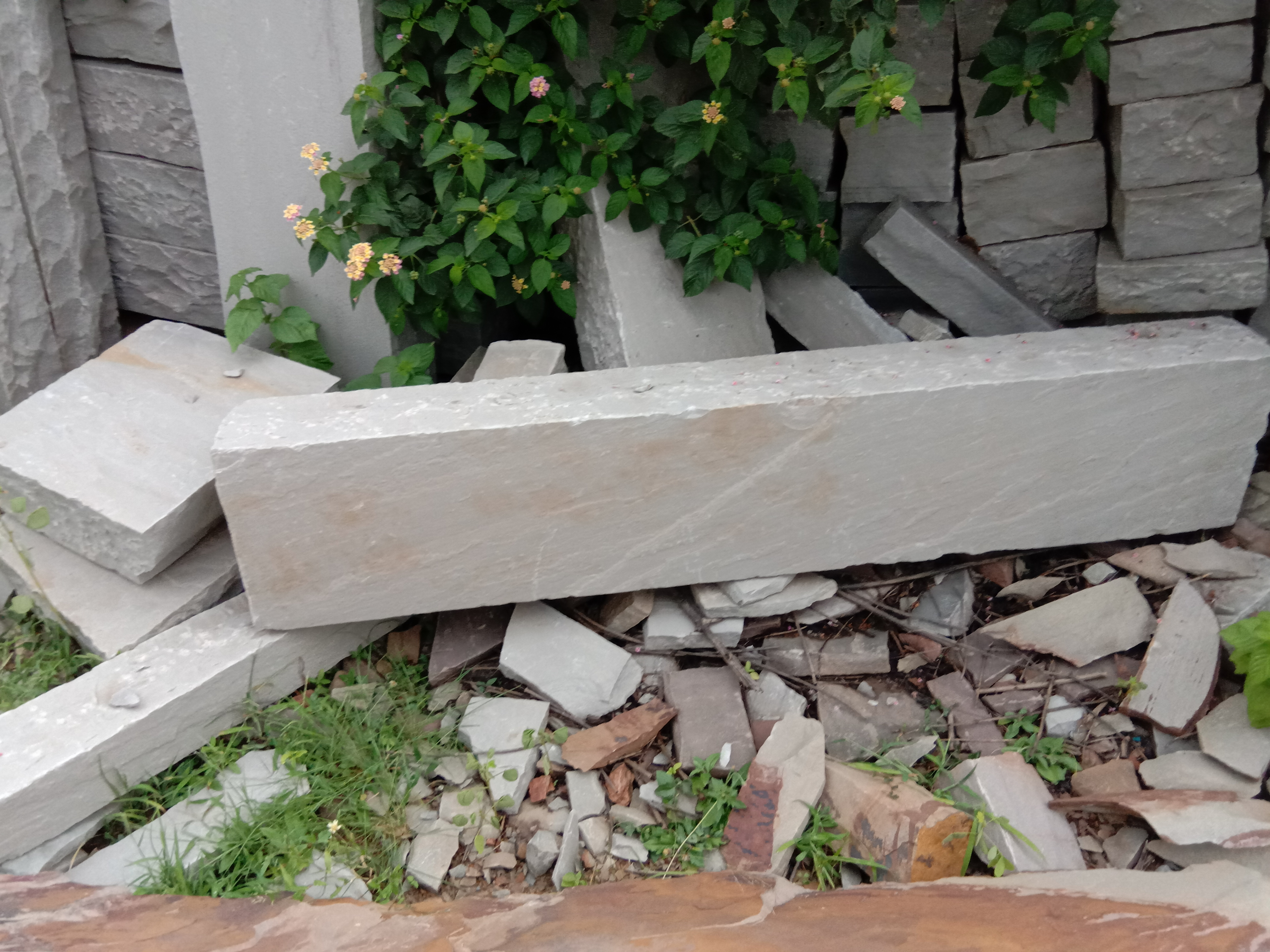 Solid Kerbs Application: Garden Pathway Border