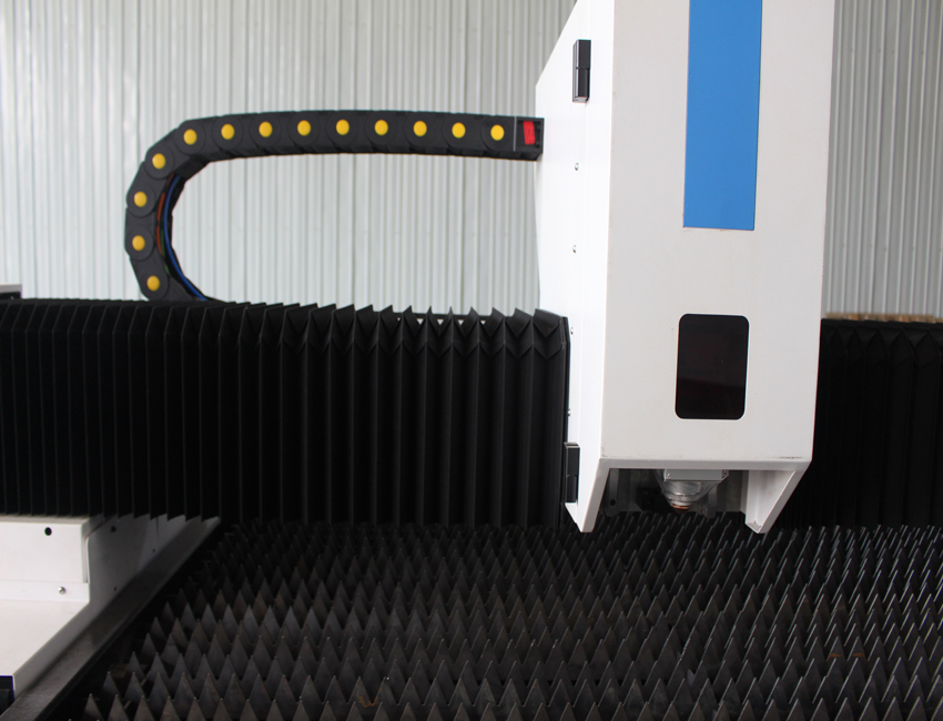 Automatic 3015 Fiber Laser Cutting Machine