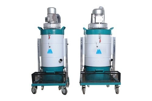 Three Phase Vacuum Cleaner - Capacity: 30 Liter/day