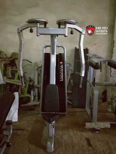 Pec Deck Fly And Rear Delt