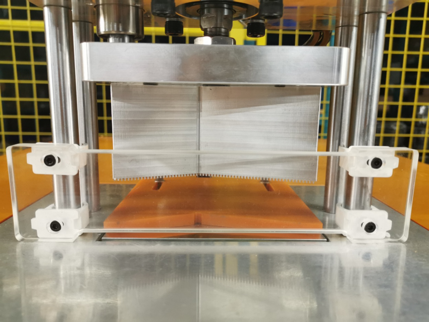 Line-sealing Machine Voltage: Ac220 Volt (V)