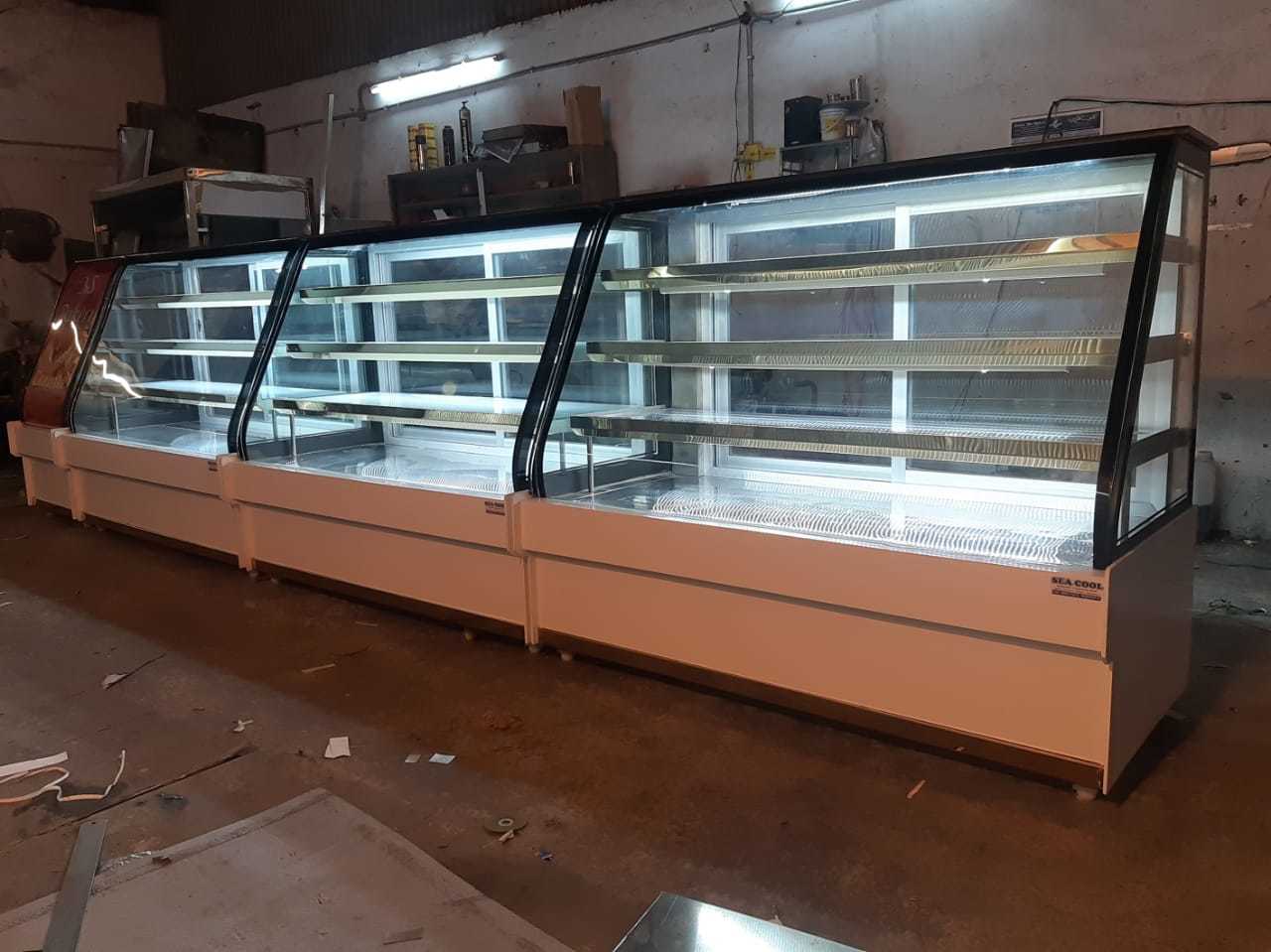 White Korean Bakery Display Counter - Design: As Per Customer Requirement