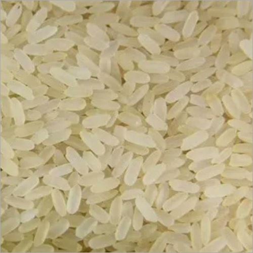 सफेद छोटे दाने वाला उबला हुआ चावल