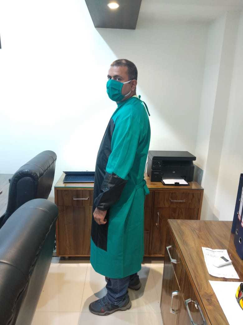 Ot Gown - 2/20x10s Heavy Handloom Cotton, Small Size, Long Sleeves, High Neck, Back Closure, Green Color - Ideal For Surgical Procedures