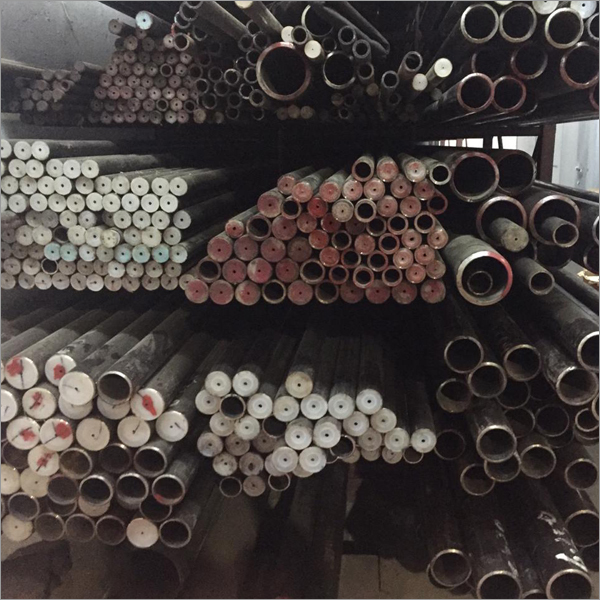 Seamless Pipes - Carbon Steel, 5.50 - 6.50m Length, 15mm - 300mm Size, Round Section, Astm Standard, Hot Rolled, Varnished Finish, Plastic Caps