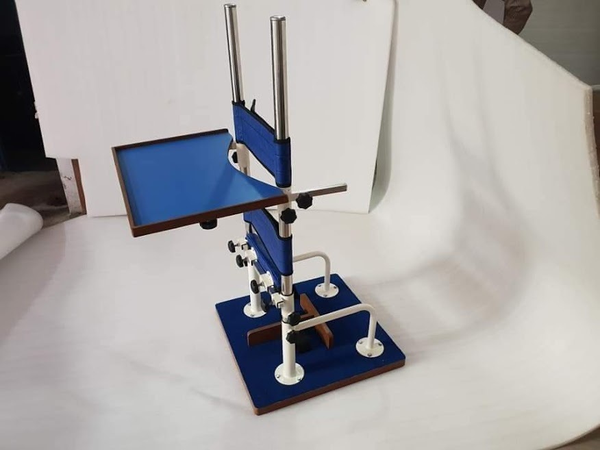 Metallic Standing In Frame Child Dimension(l*w*h): 3/2/3.5 Foot (Ft)