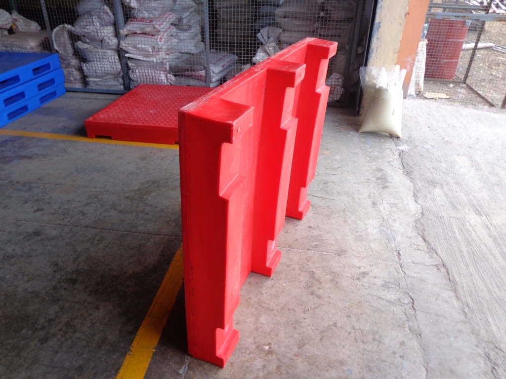 Blue Checker Top Pallet With Safety Edge