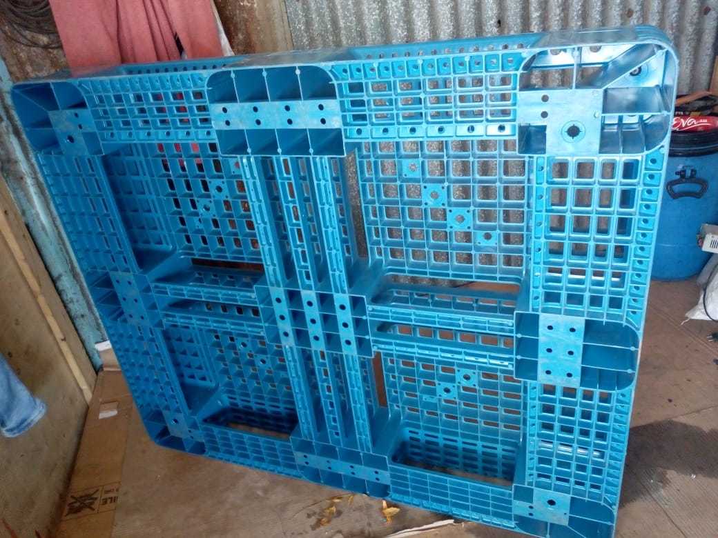 Used Plastic Pallet - 1300x1100x150 Mm Blue & White | Double Deck 4-way Entry 3000 Kg Load Capacity Ideal For Pharmaceuticals Dairy Chemicals Food Processing And Logistics
