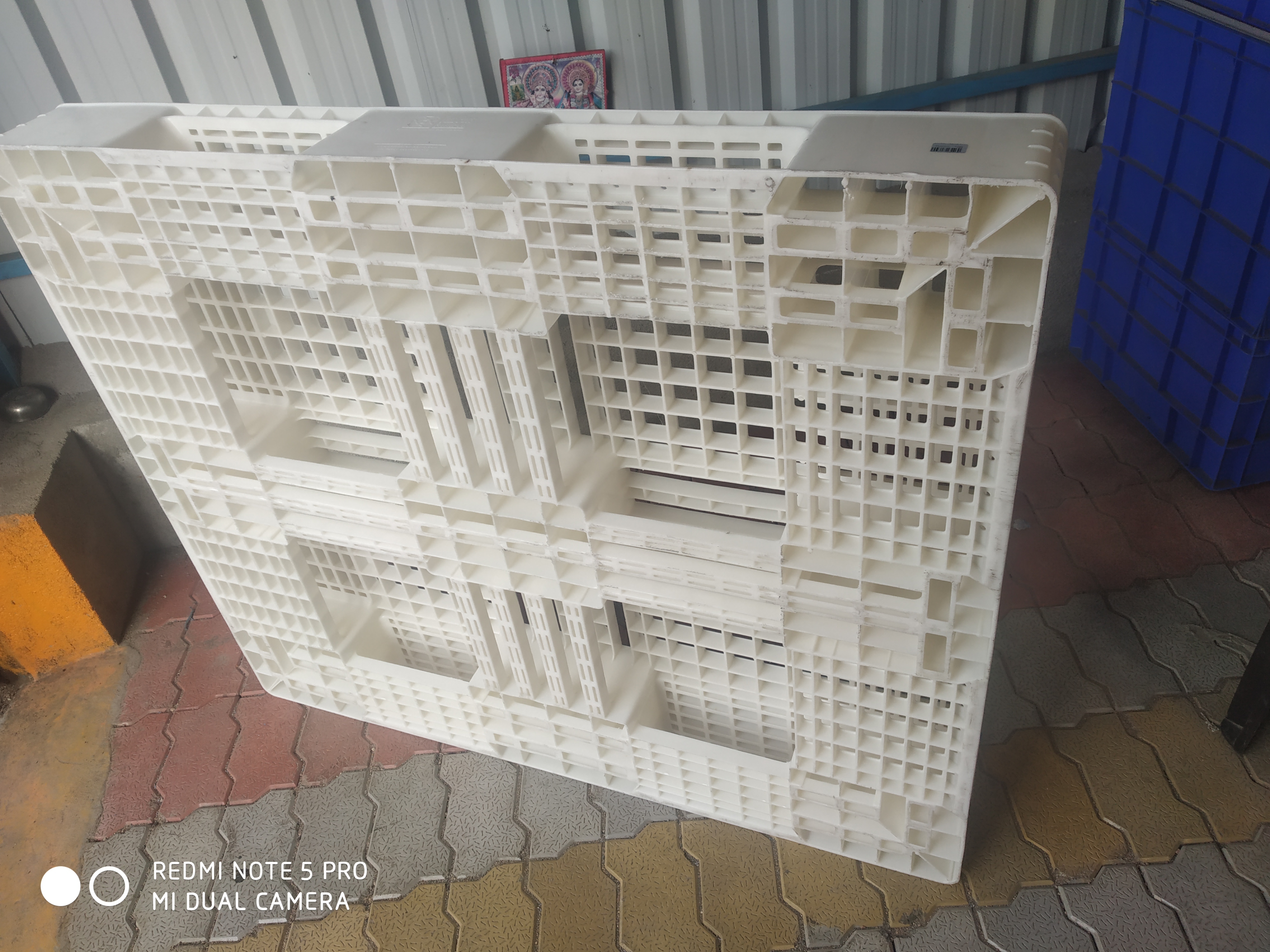 White Double Deck Pallet