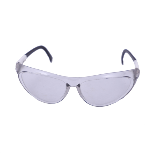 सफेद चश्मा