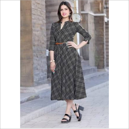 देवियों डिजाइनर कुर्ती