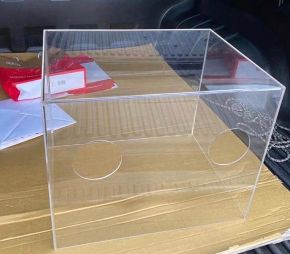 Acrylic Partition Gender: Unisex
