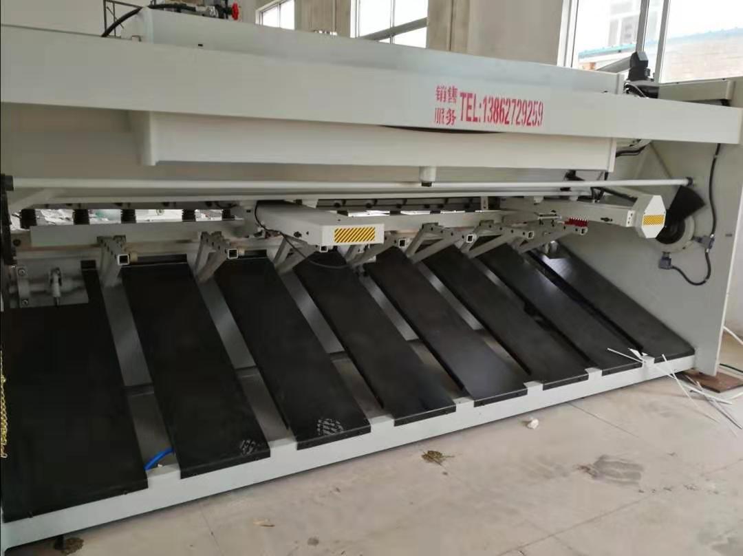 Blue & White Shearing Machine