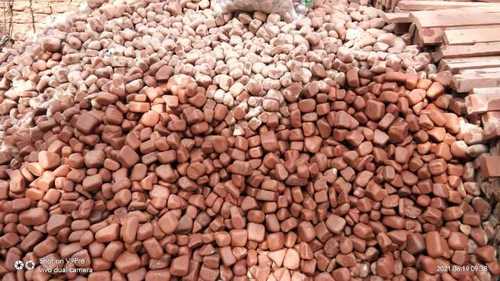 लाल बलुआ पत्थर के कंकड़