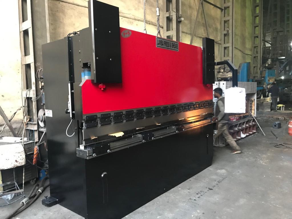 Cnc Press Brake - Heavy-duty Steel Construction, Precision Bending Technology For Metal Fabrication