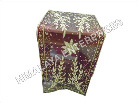 मणियों वाला टेबल रनर