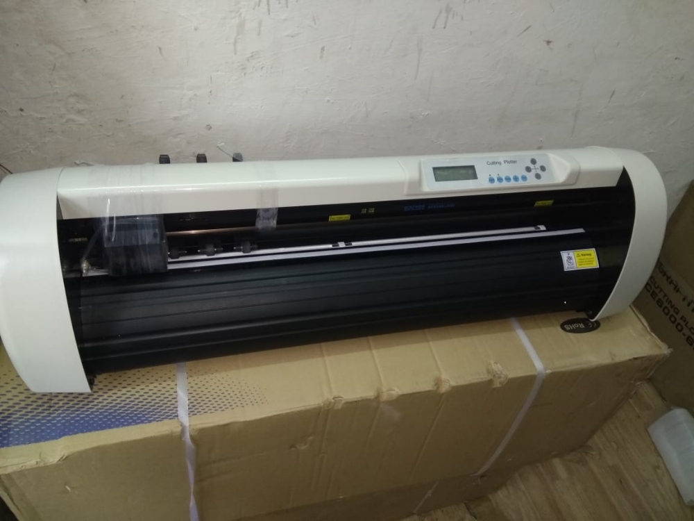 S I Cutting Plotter